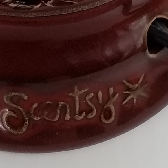 SCENTSY WAX WARMER - Picture 2 of 4